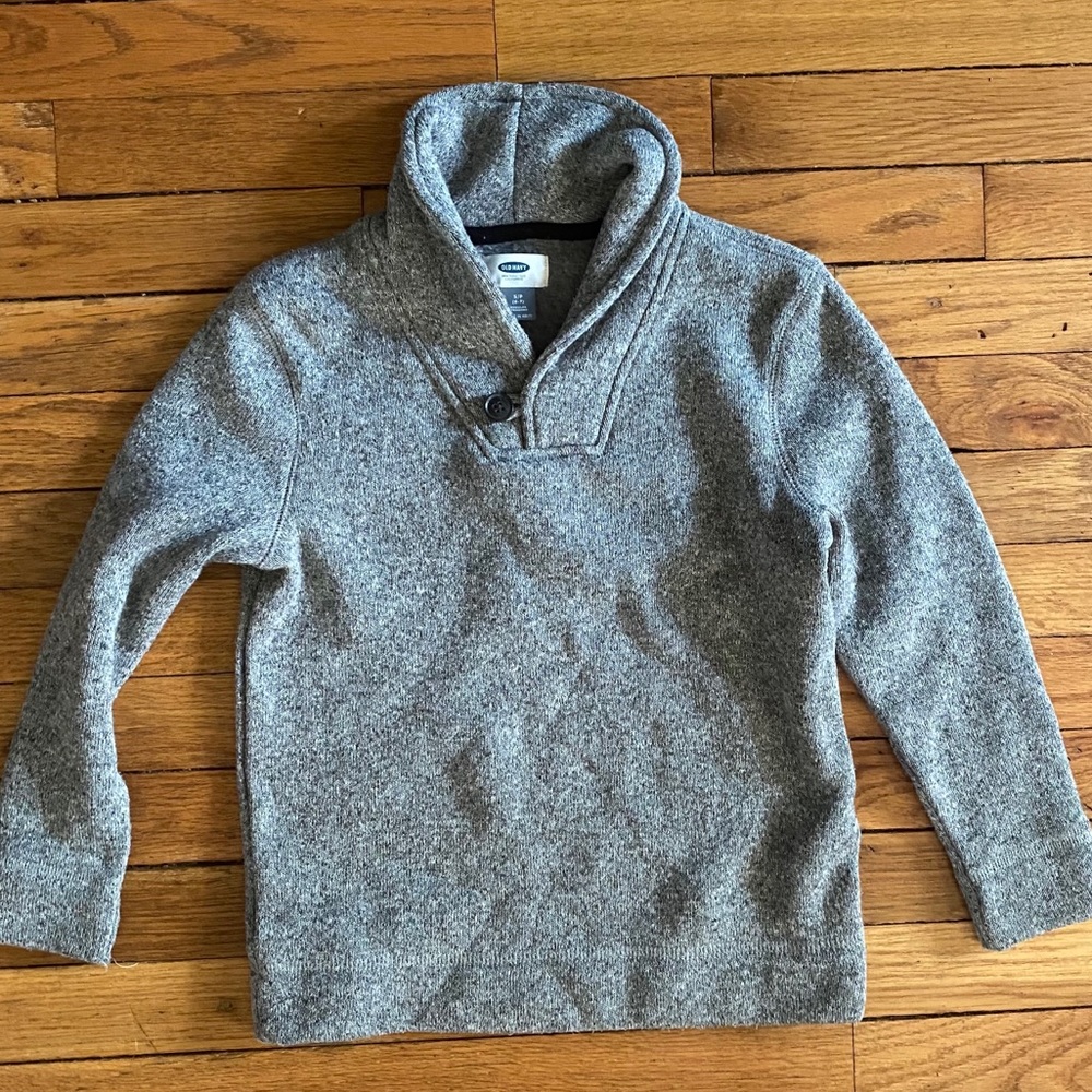 Boys old navy sweater size 6-7